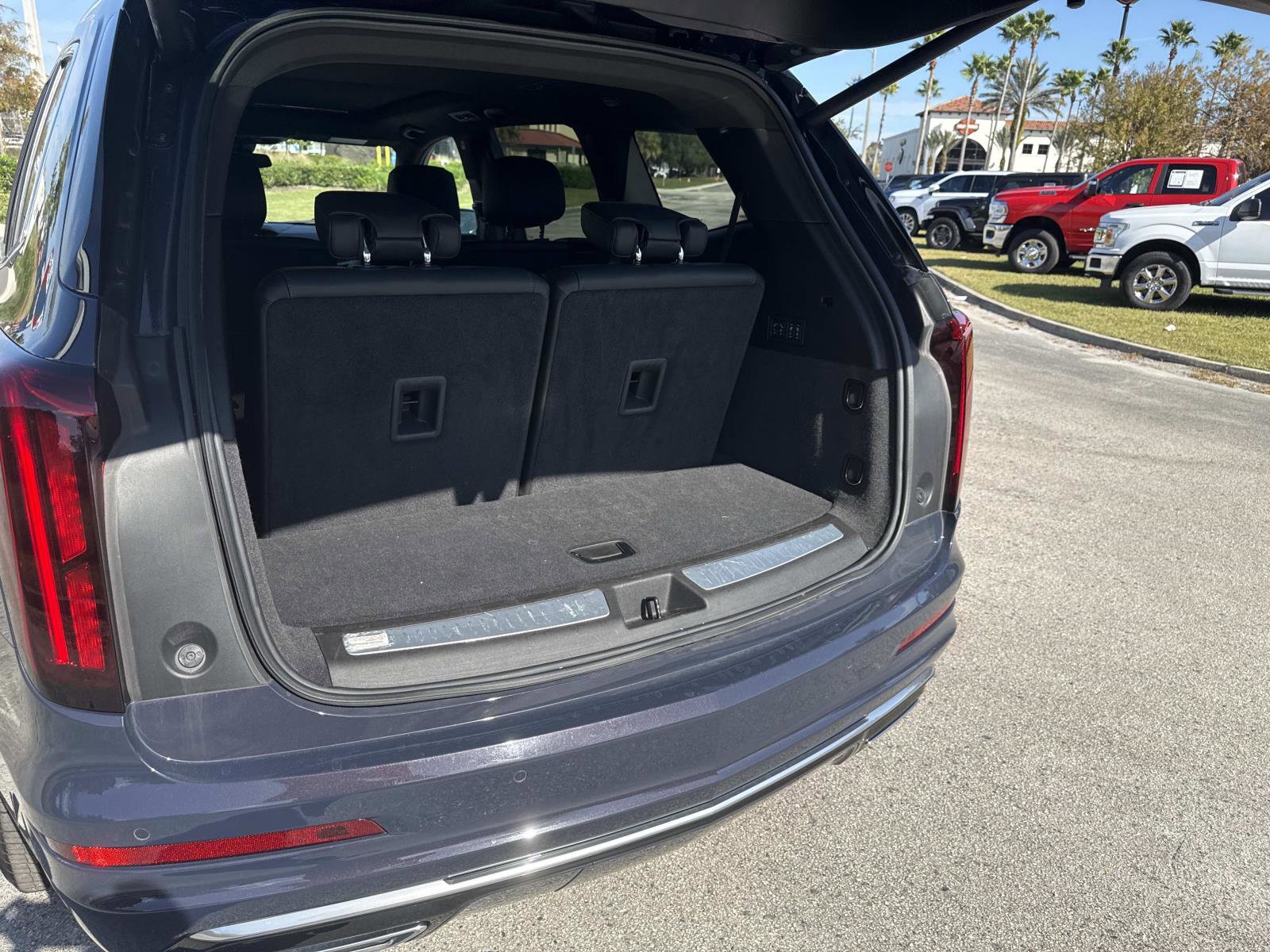 Used 2025 Cadillac XT6 Premium Luxury image 12