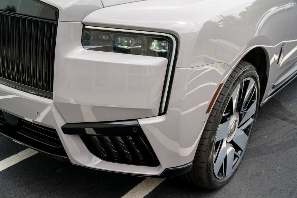 Used 2025 Rolls-Royce Cullinan AWD/4WD image 24