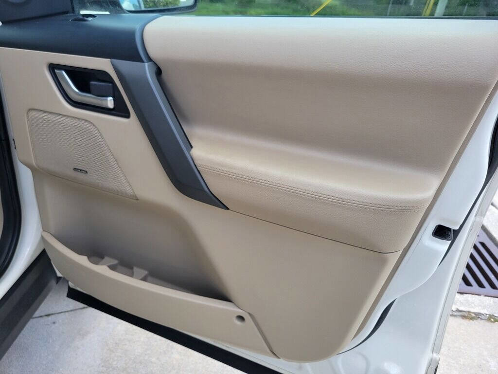 Used 2009 Land Rover LR2 HSE image 38