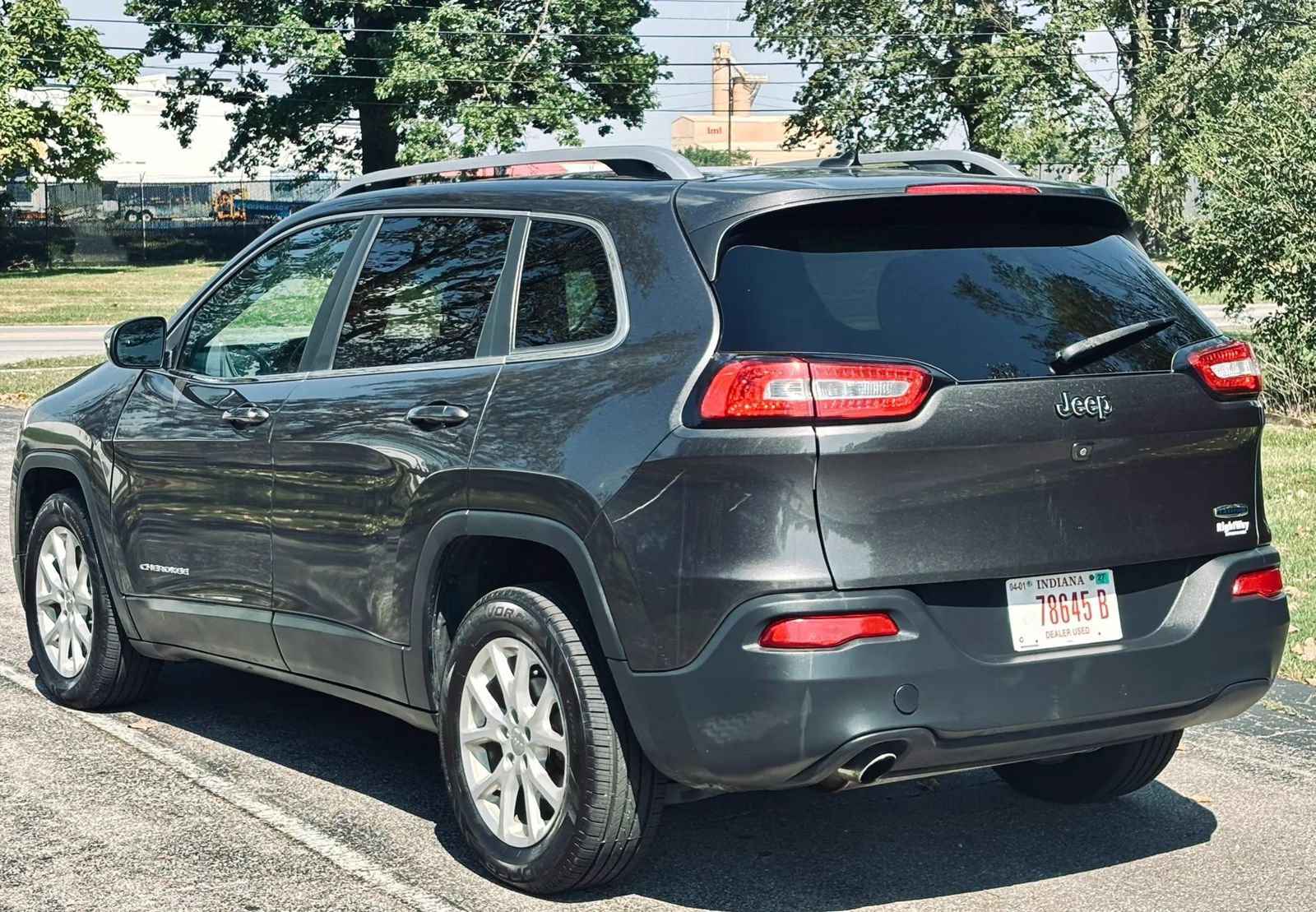 Used 2016 Jeep Cherokee Latitude w/ Cold Weather Group FWD image 8