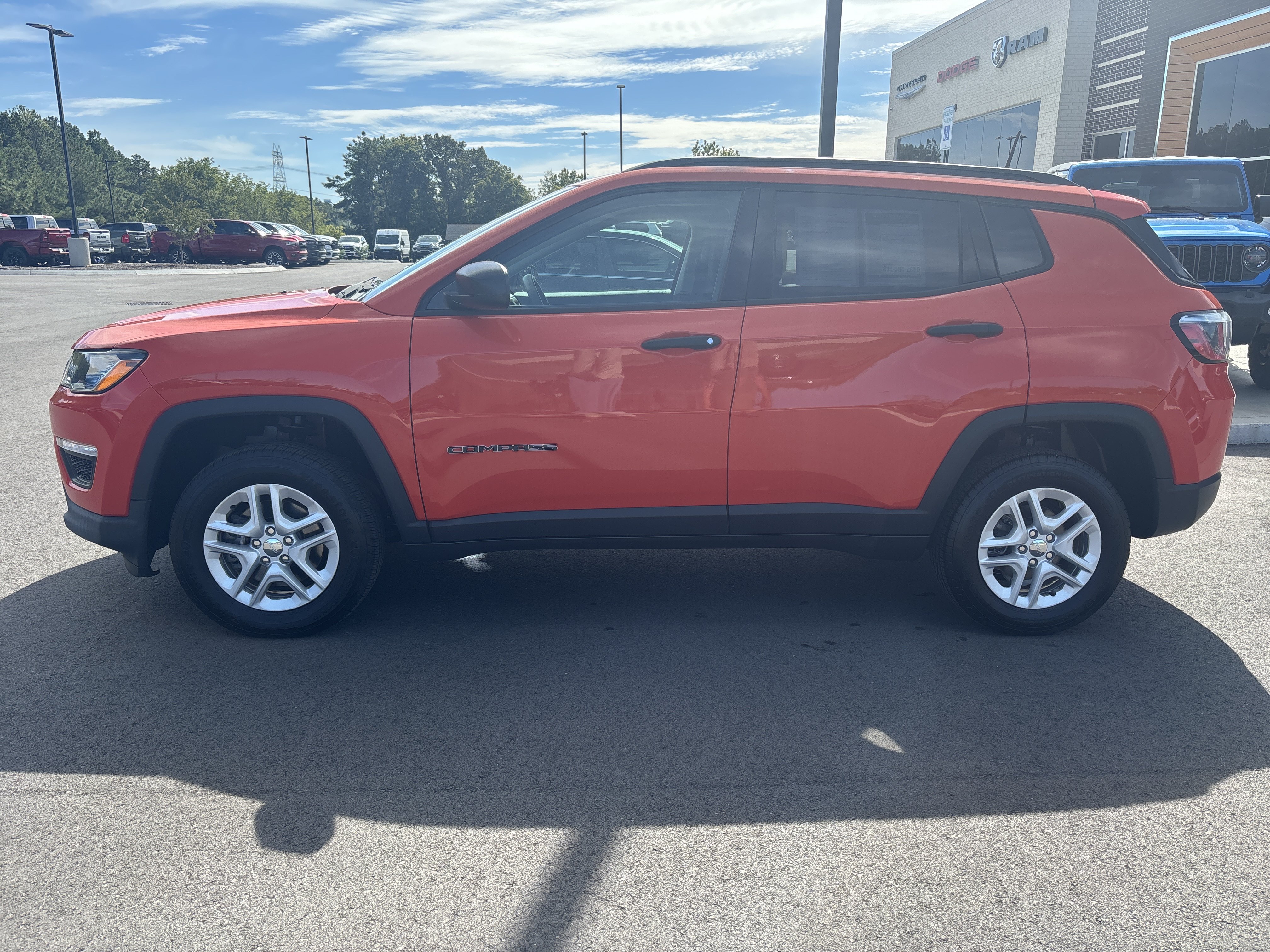 Used 2017 Jeep Compass Sport AWD/4WD image 2