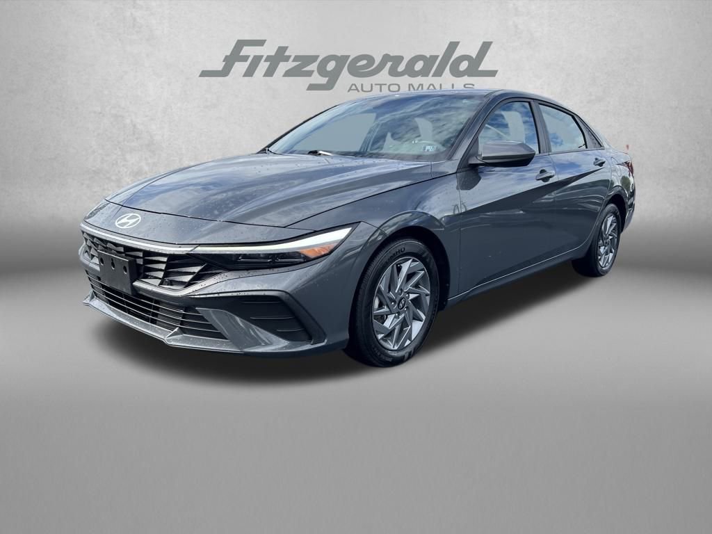 Used 2024 Hyundai Elantra SEL image 3
