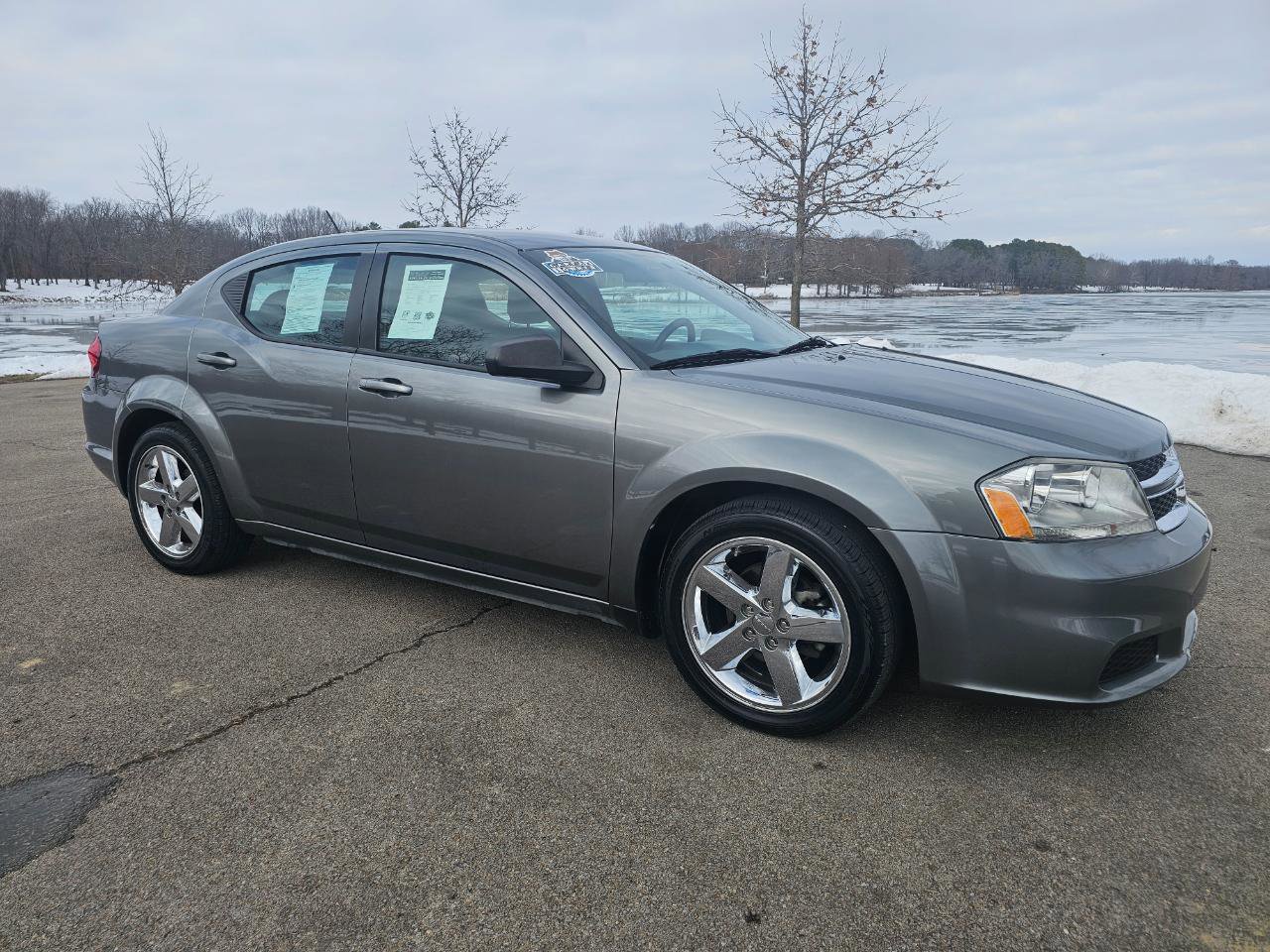 Used 2013 Dodge Avenger SE image 3