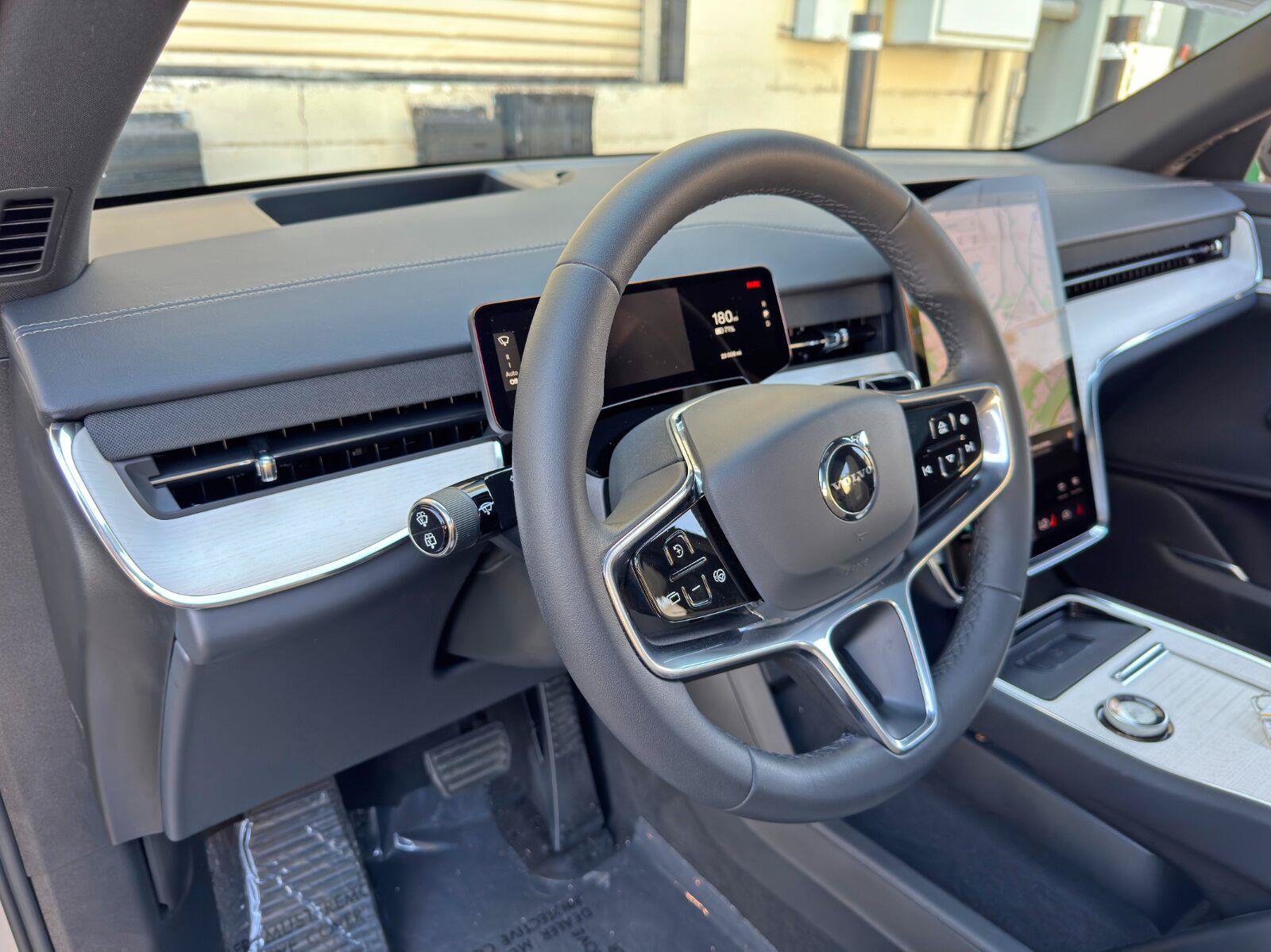 Used 2025 Volvo EX90 Ultra AWD/4WD image 13