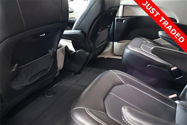Used 2024 Chrysler Pacifica Touring-L image 18