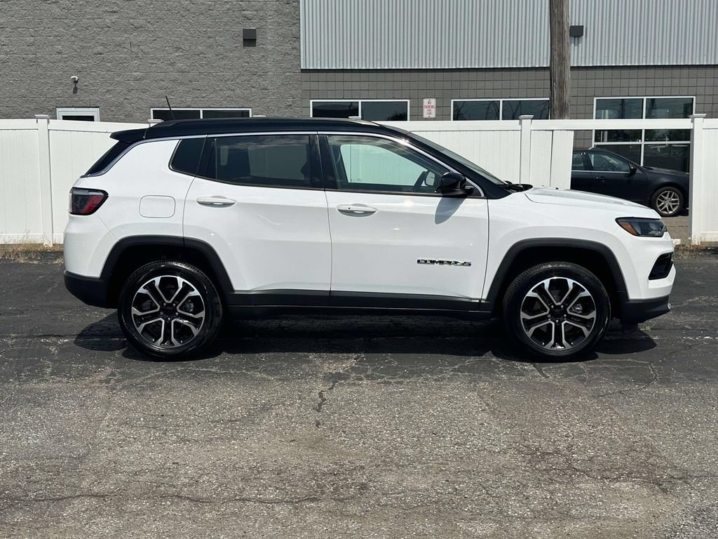 Used 2022 Jeep Compass Limited AWD/4WD image 2