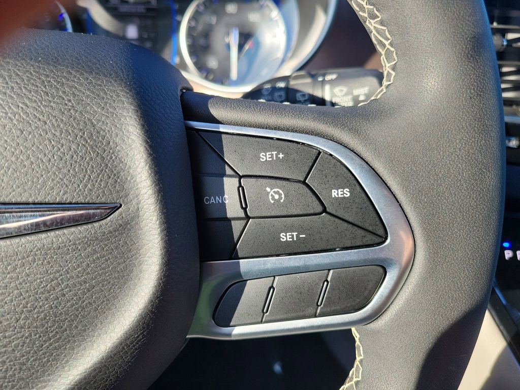 Used 2023 Chrysler Voyager LX image 26