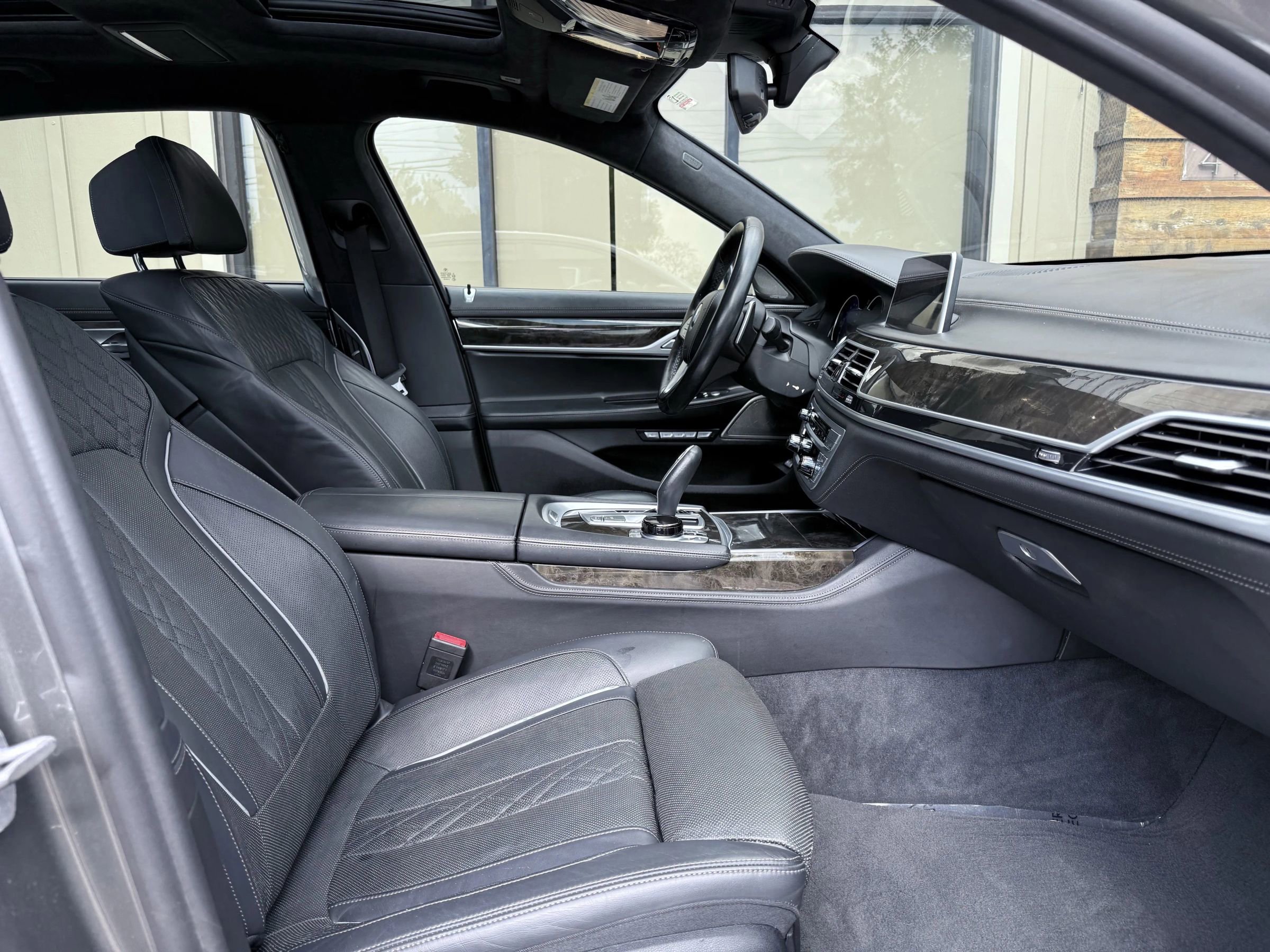 Used 2018 BMW 750i xDrive image 22