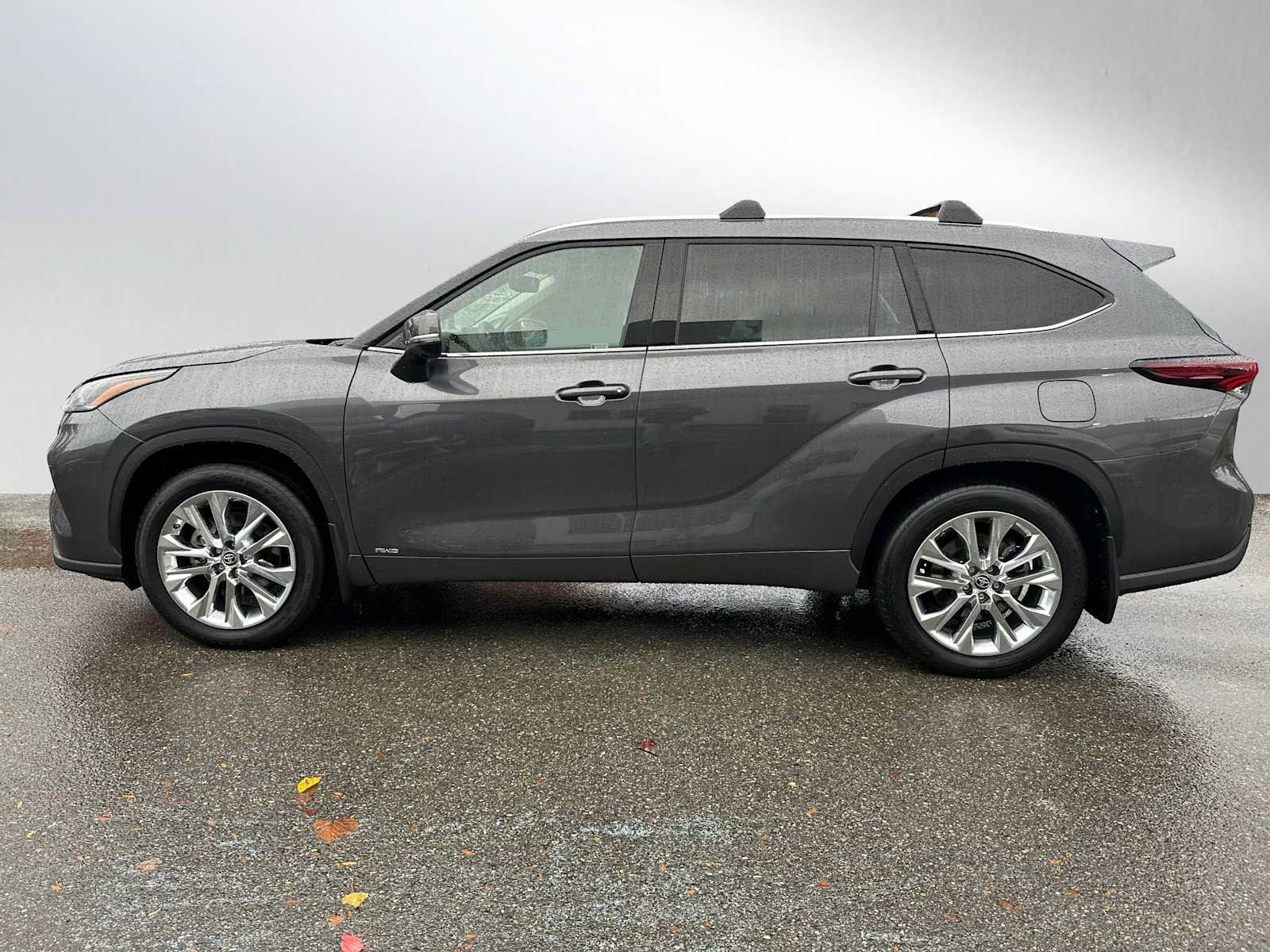 Used 2025 Toyota Highlander Limited image 6