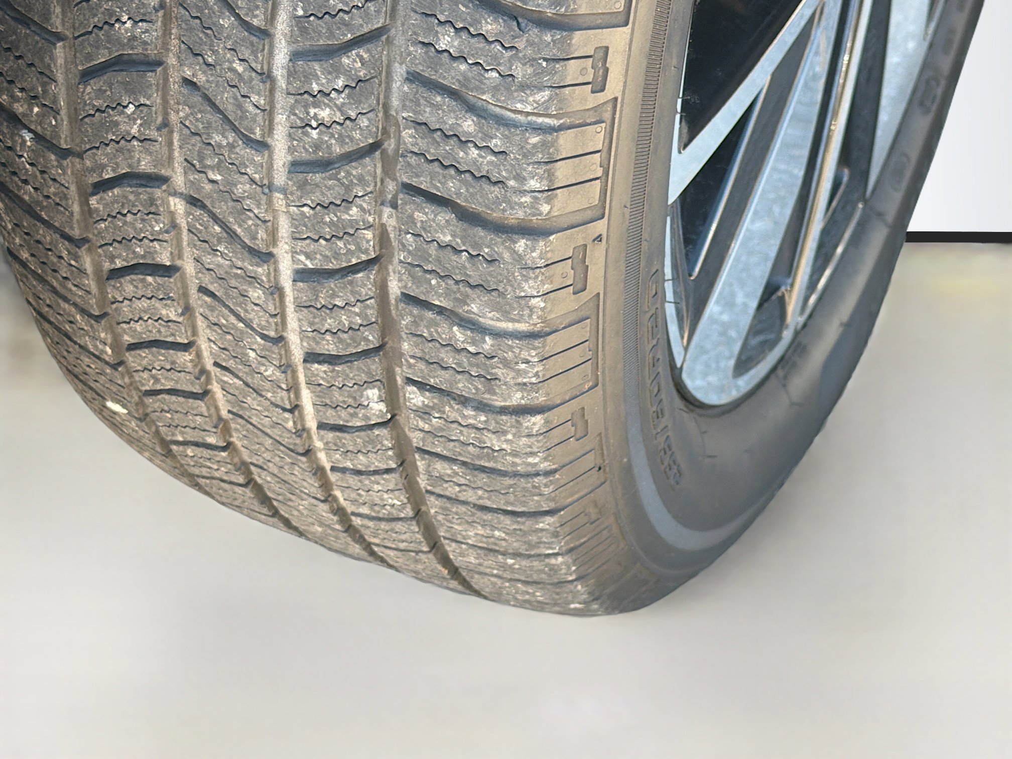 Used 2024 Volkswagen Atlas SE image 43