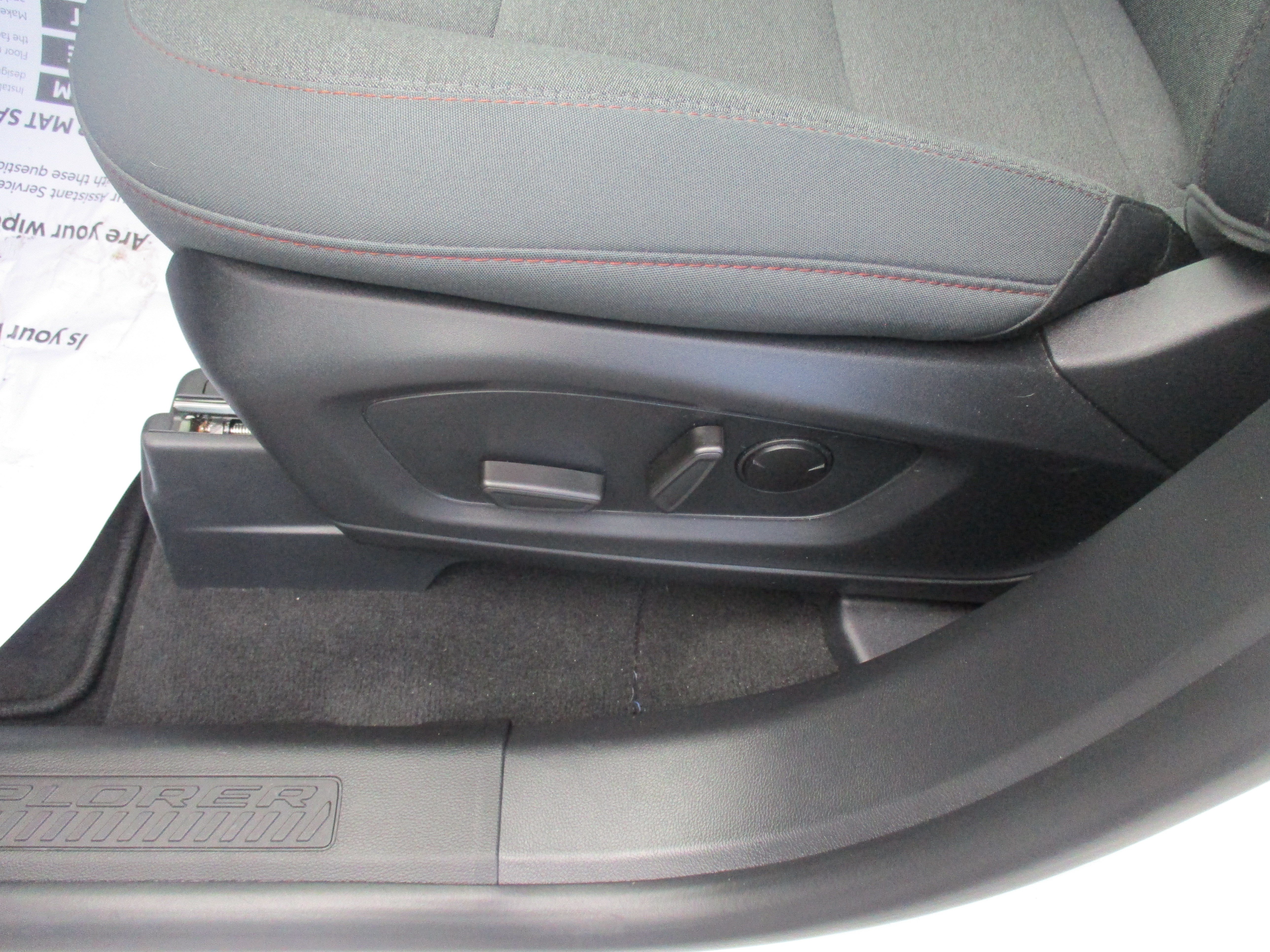 Used 2025 Ford Explorer Active AWD/4WD image 15