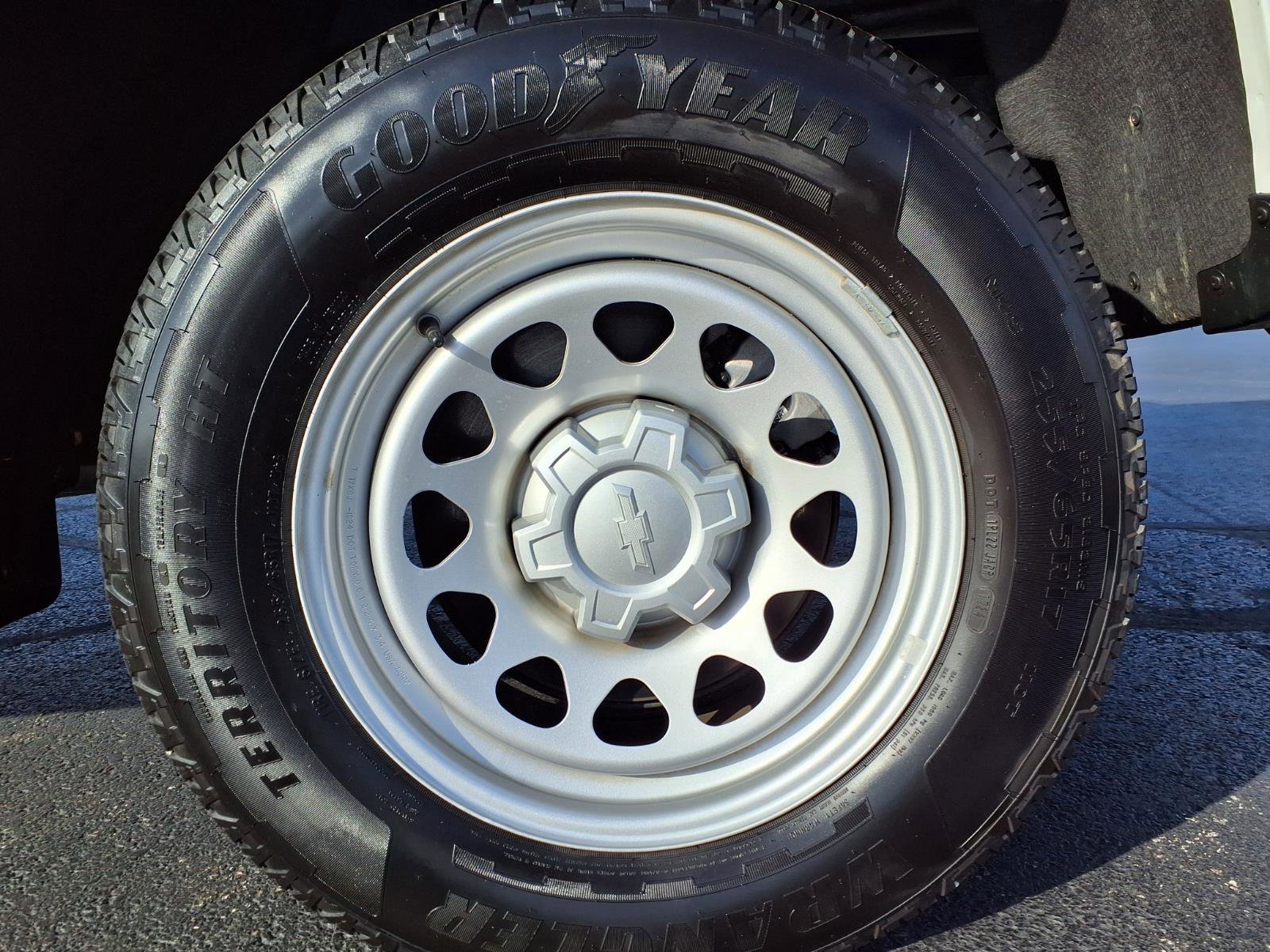 Used 2024 Chevrolet Colorado W/T w/ Technology Package AWD/4WD image 31