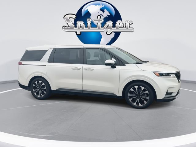 Used 2023 Kia Carnival EX image 2