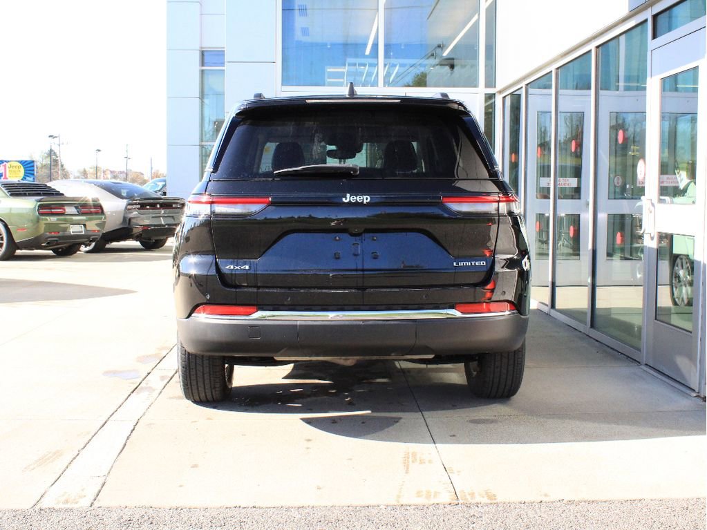 Used 2023 Jeep Grand Cherokee Limited AWD/4WD image 4