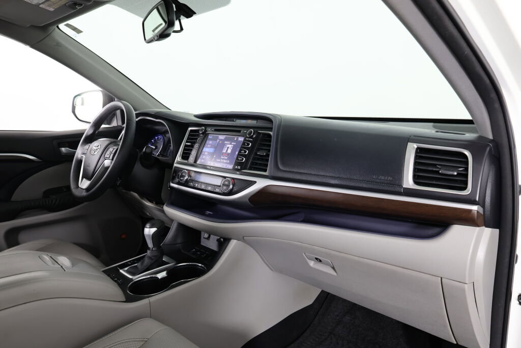 Used 2015 Toyota Highlander Limited image 25