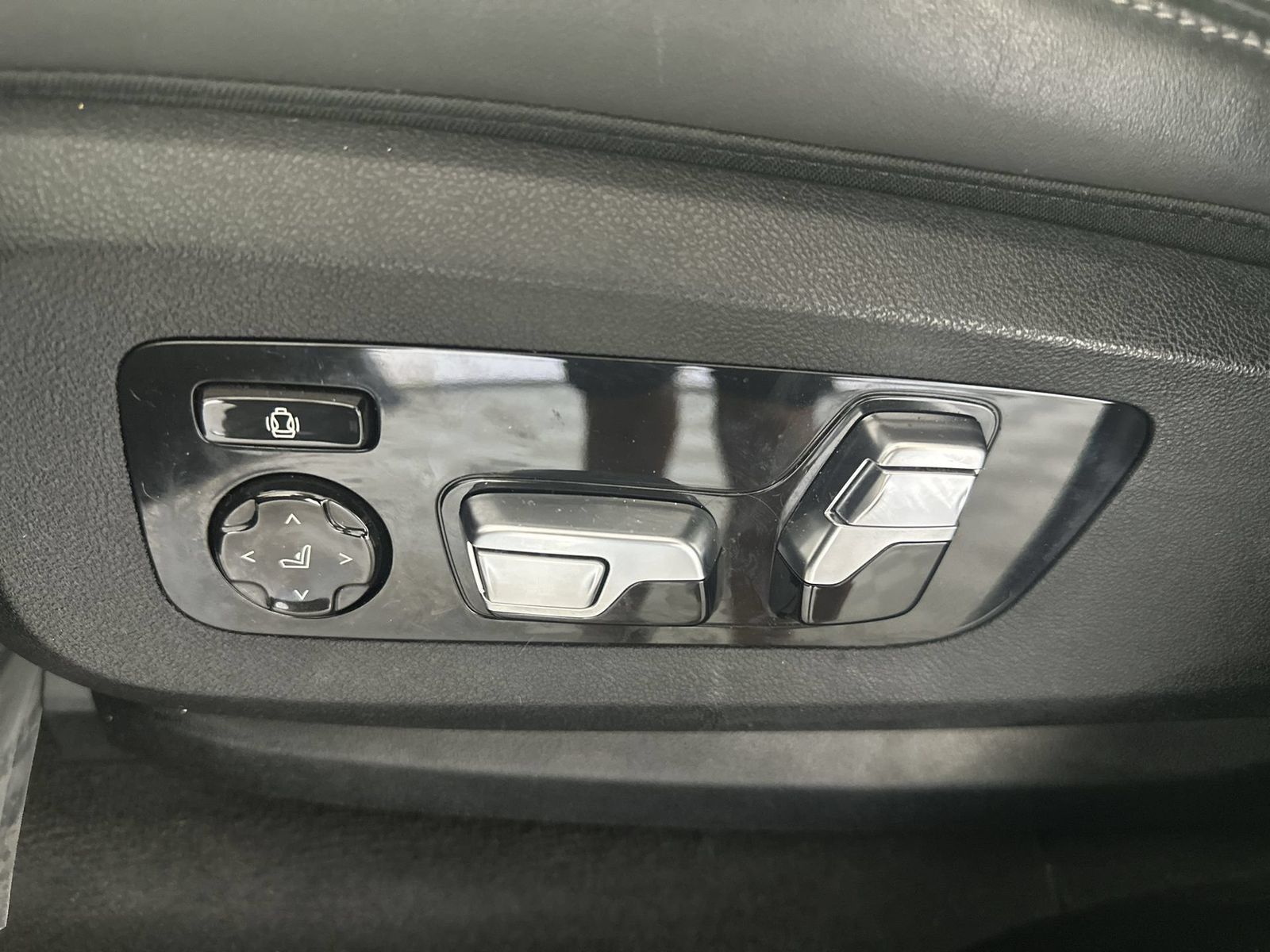 Used 2022 BMW X5 xDrive40i w/ Premium Package AWD/4WD image 12