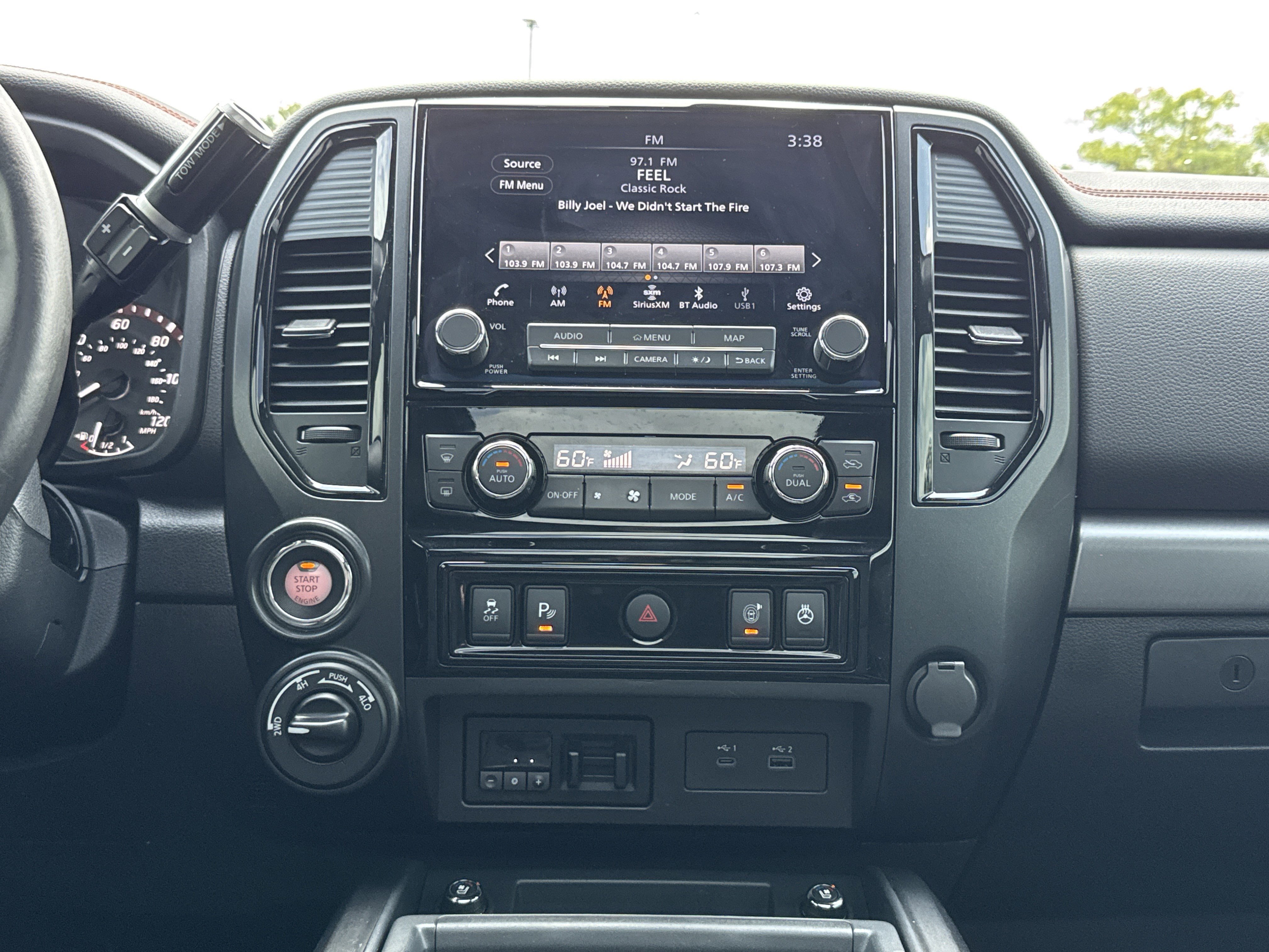 Used 2021 Nissan Titan PRO-4X w/ Pro-4x Convenience Package AWD/4WD image 30