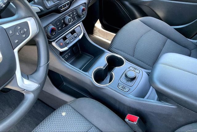 Used 2024 GMC Terrain SLE w/ Driver Convenience Package FWD image 13