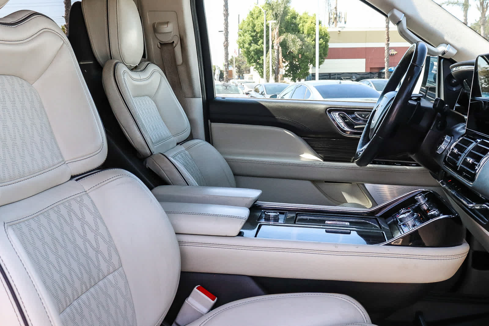 Used 2021 Lincoln Navigator L Black Label w/ Cargo Convenience Package AWD/4WD image 32
