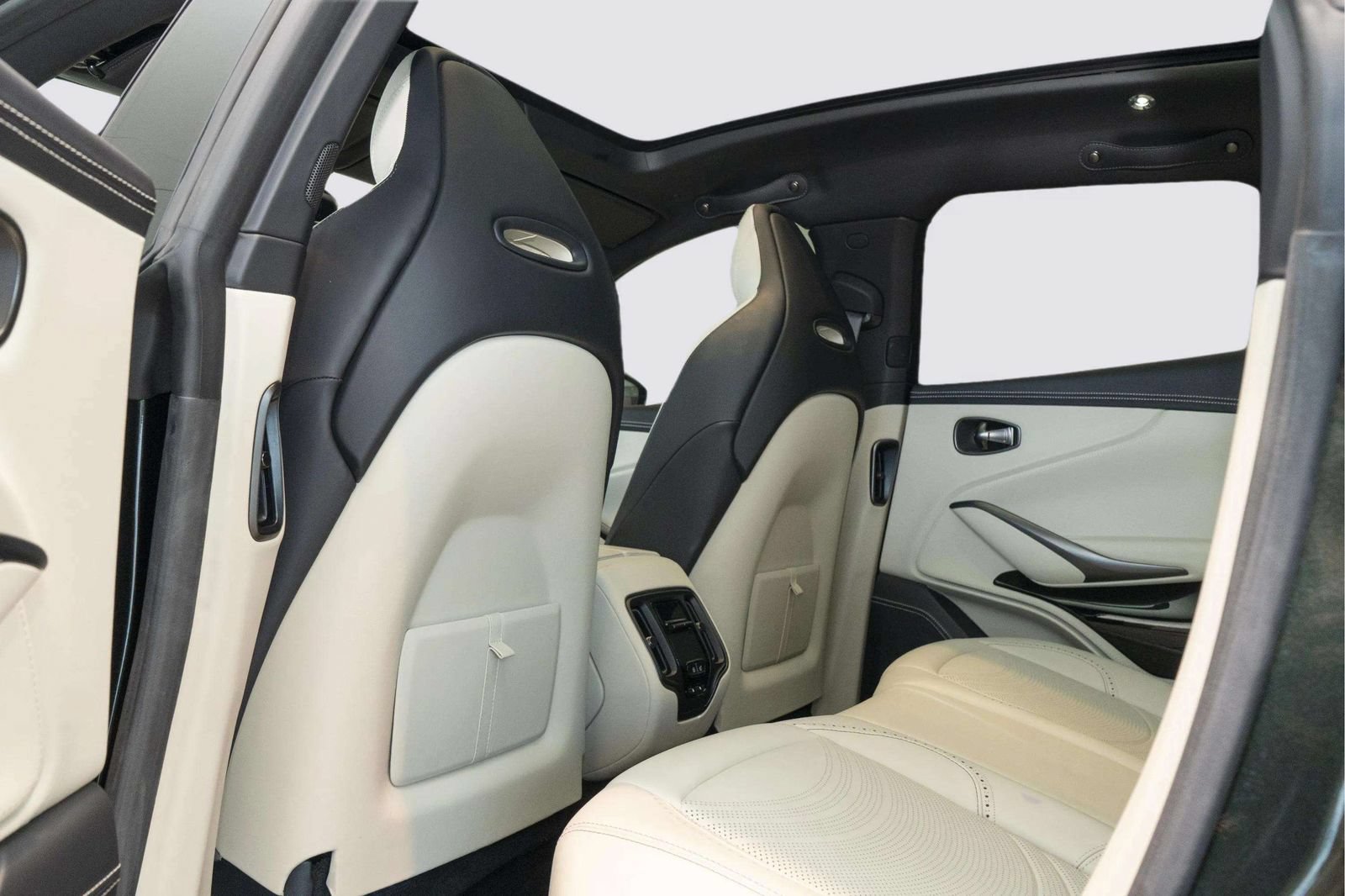 Used 2024 Aston Martin DBX AWD/4WD image 43