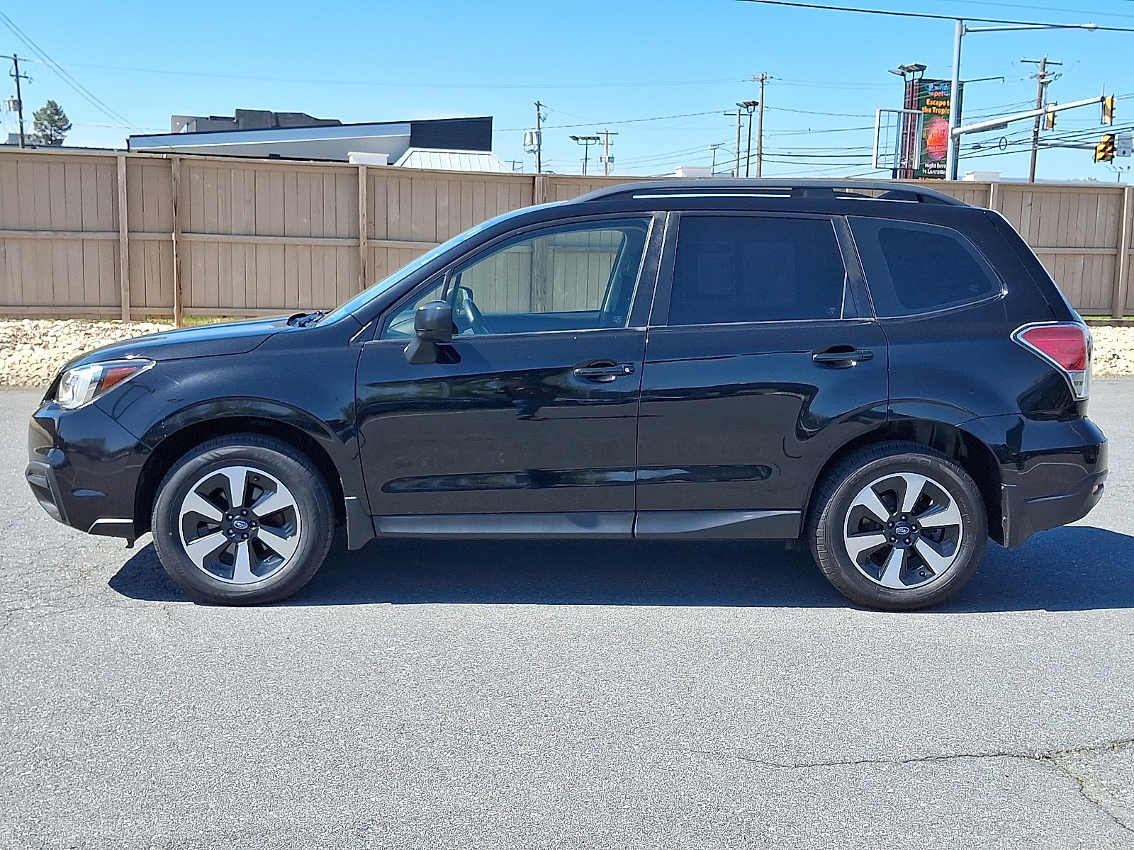 Used 2017 Subaru Forester 2.5i w/ Alloy Wheel Package image 8