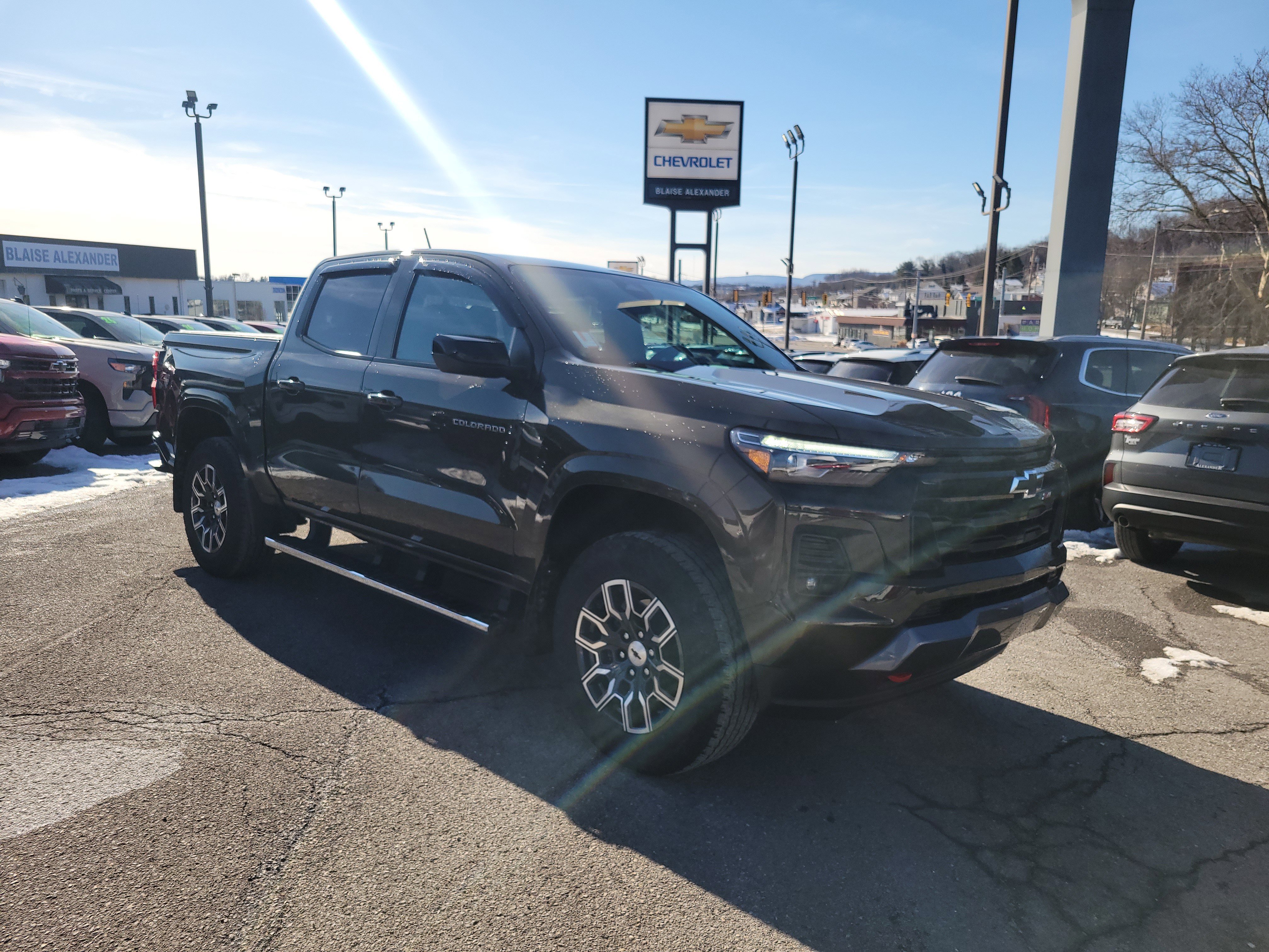 Used 2023 Chevrolet Colorado Z71 w/ Z71 Convenience Package 2 image 1