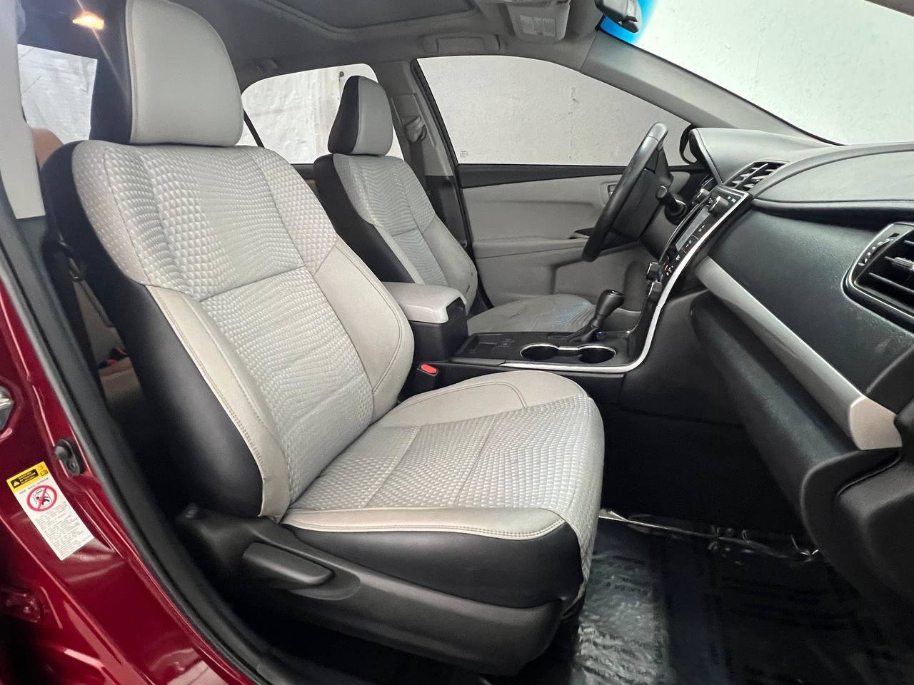 Used 2015 Toyota Camry SE w/ Moonroof Package FWD image 12