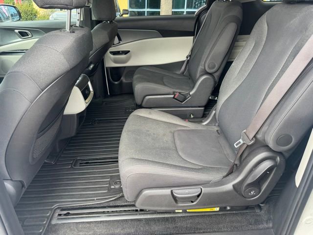 Used 2024 Kia Carnival LX FWD image 12