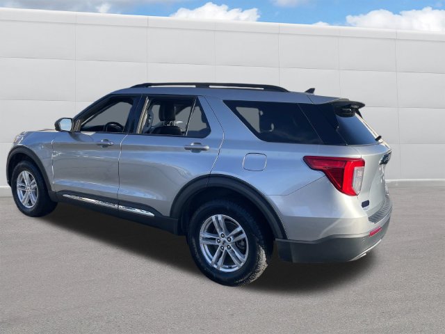 Used 2023 Ford Explorer XLT w/ Equipment Group 202A AWD/4WD image 3
