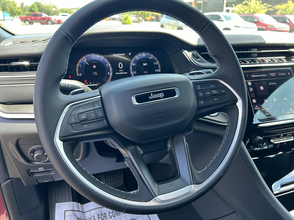 New 2025 Jeep Grand Cherokee L Laredo image 10