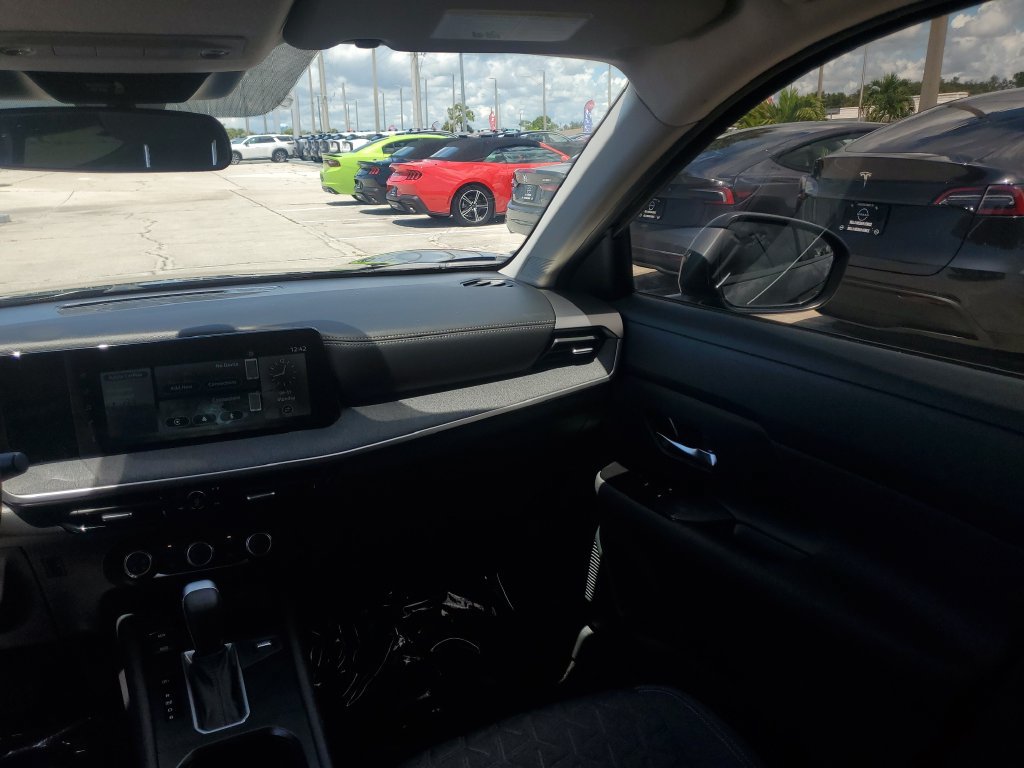 Certified 2025 Nissan Kicks SV FWD image 22