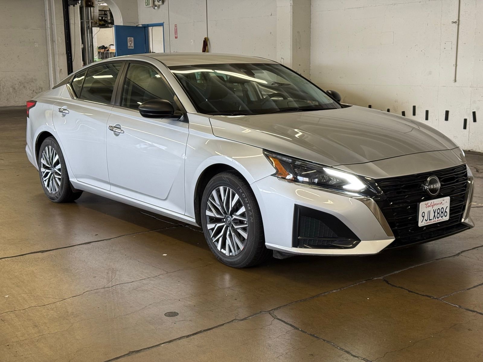 Used 2024 Nissan Altima 2.5 SV image 9