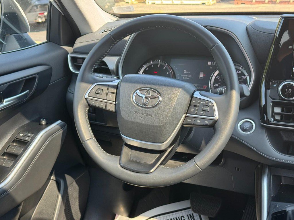 Used 2026 Toyota Highlander XLE AWD/4WD image 19
