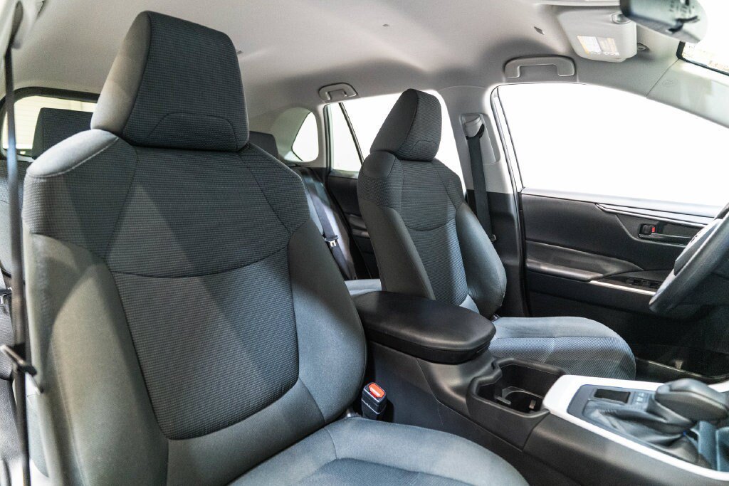 Used 2025 Toyota RAV4 LE AWD/4WD image 15