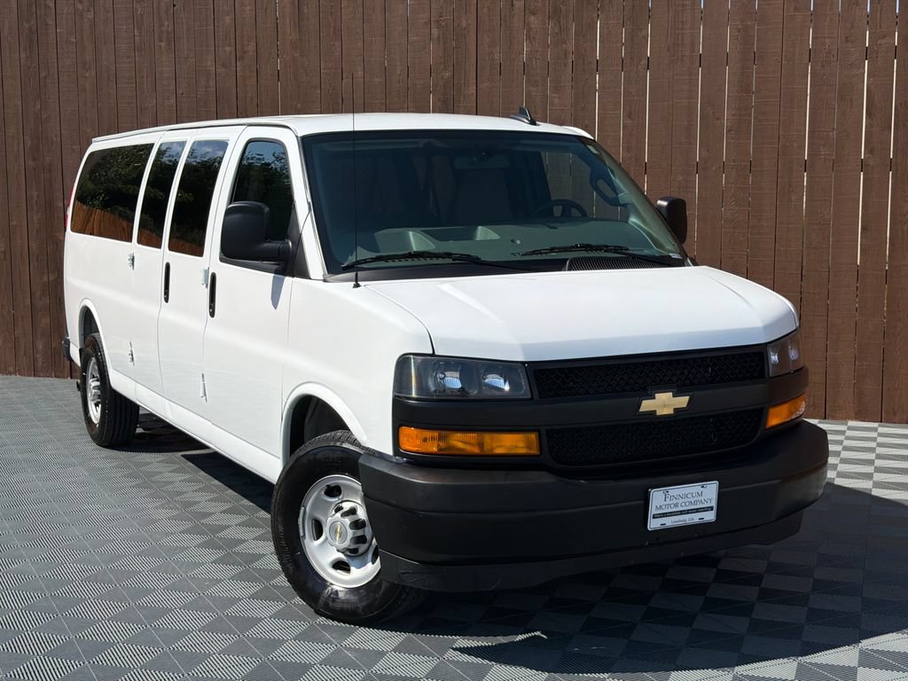 Used 2025 Chevrolet Express 3500 LS RWD image 8