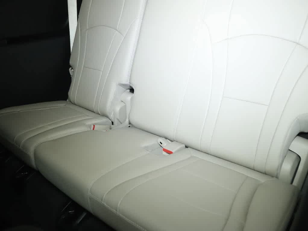 Used 2020 Buick Enclave Essence w/ Sport Touring Edition FWD image 14