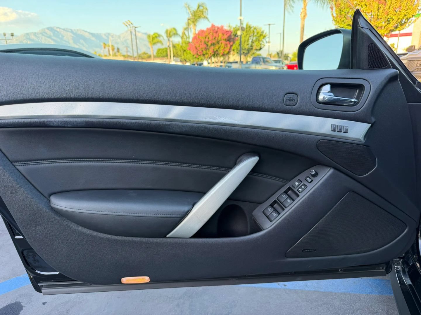 Used 2012 INFINITI G37 Convertible w/ Premium Pkg RWD image 9