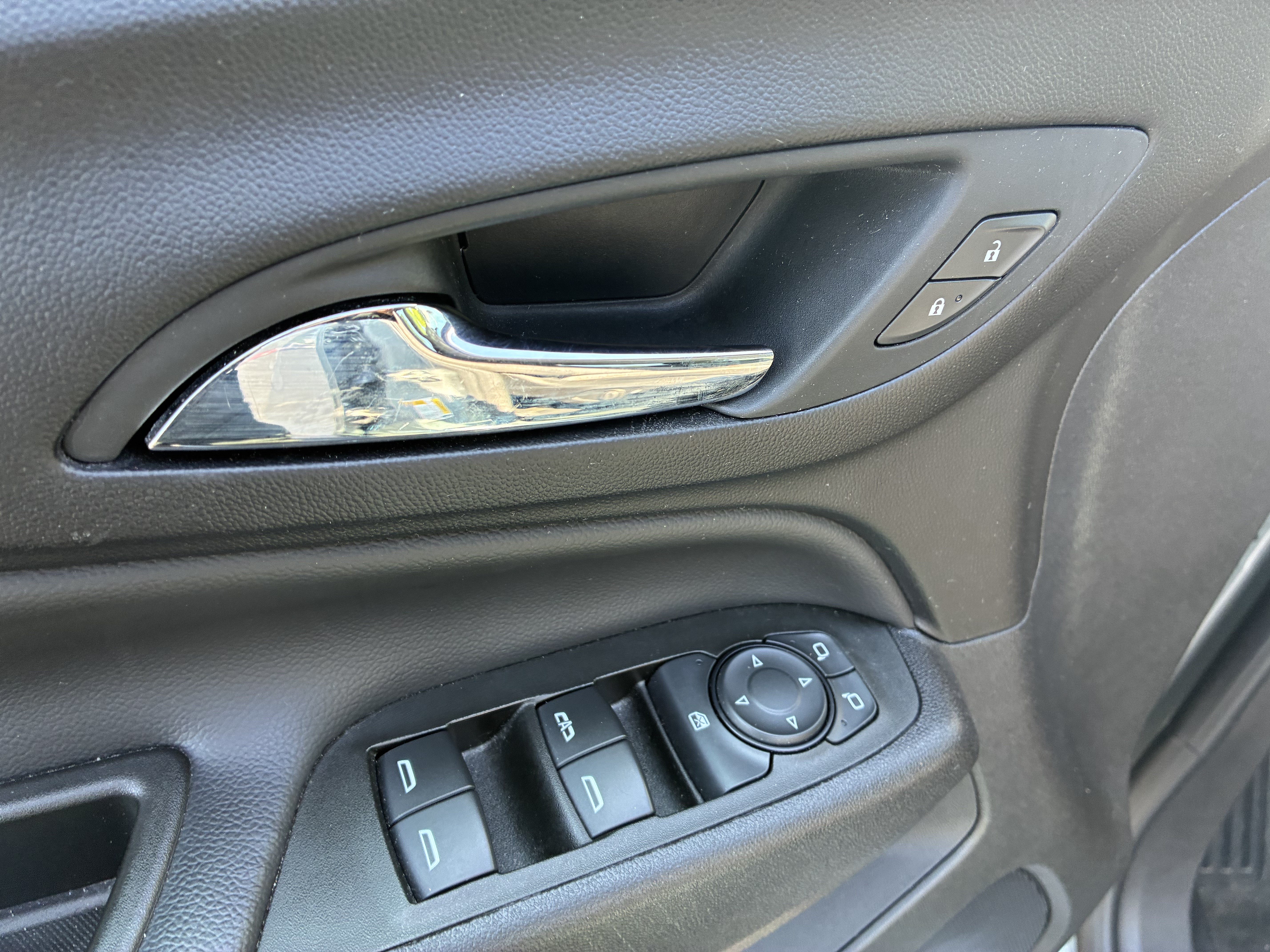 Used 2024 Chevrolet Equinox LT FWD image 25
