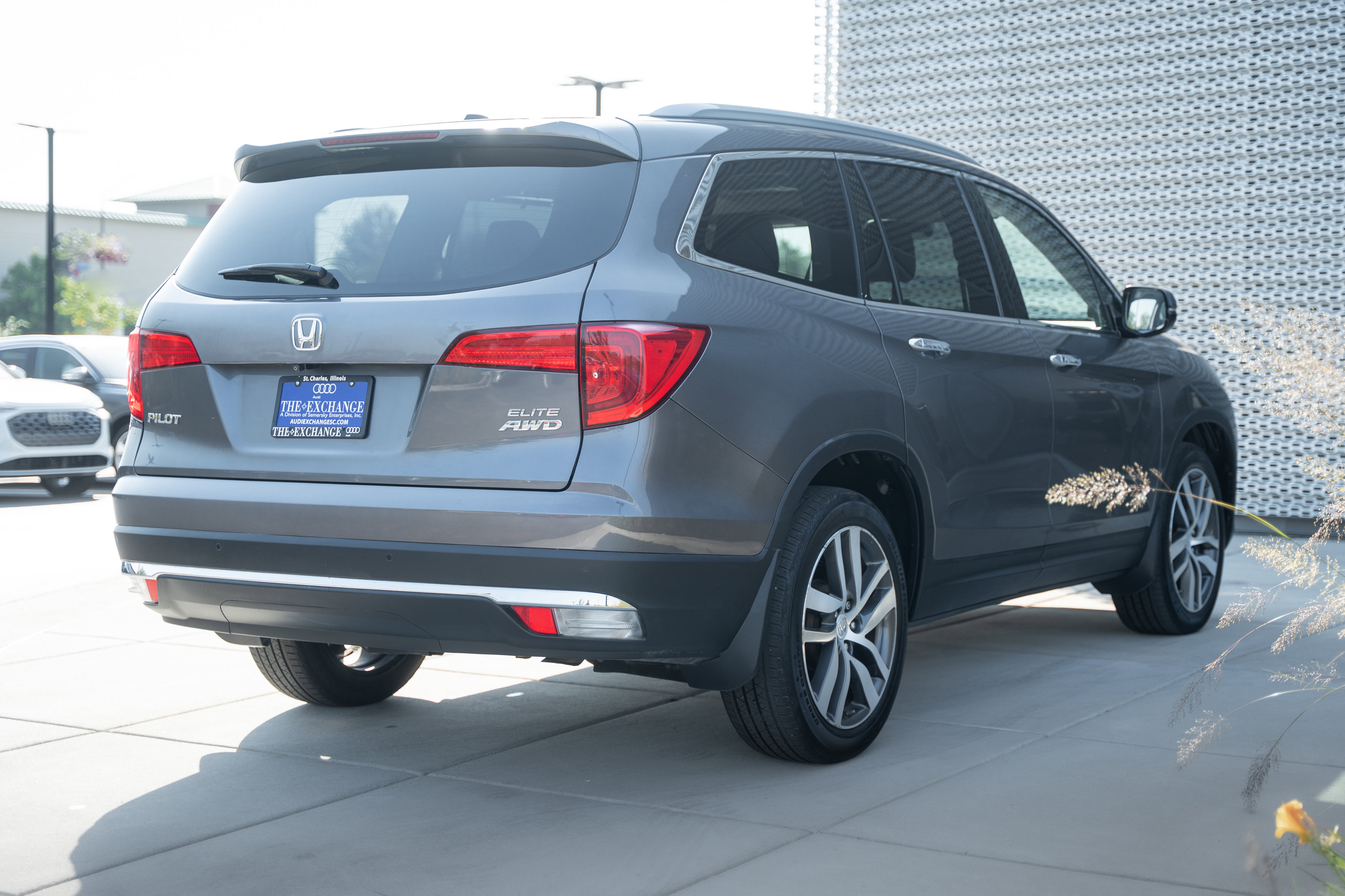 Used 2018 Honda Pilot Elite image 3