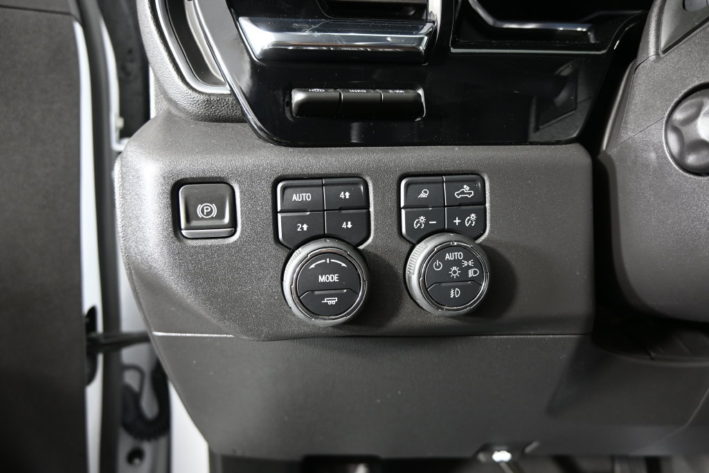 Used 2024 Chevrolet Silverado 1500 High Country w/ Technology Package AWD/4WD image 24