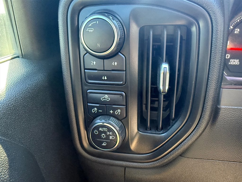 Used 2022 Chevrolet Silverado 2500 Custom w/ Custom Value Package image 20