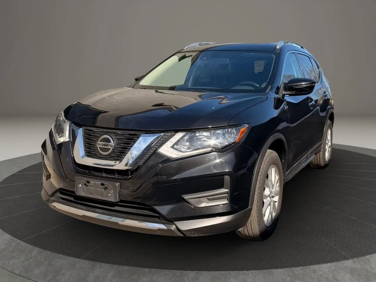 Used 2020 Nissan Rogue SV image 2