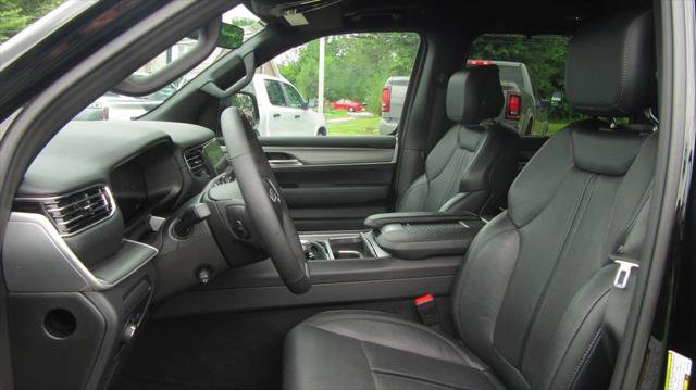 Certified 2025 Jeep Wagoneer L Series III w/ Premium Group I AWD/4WD image 7