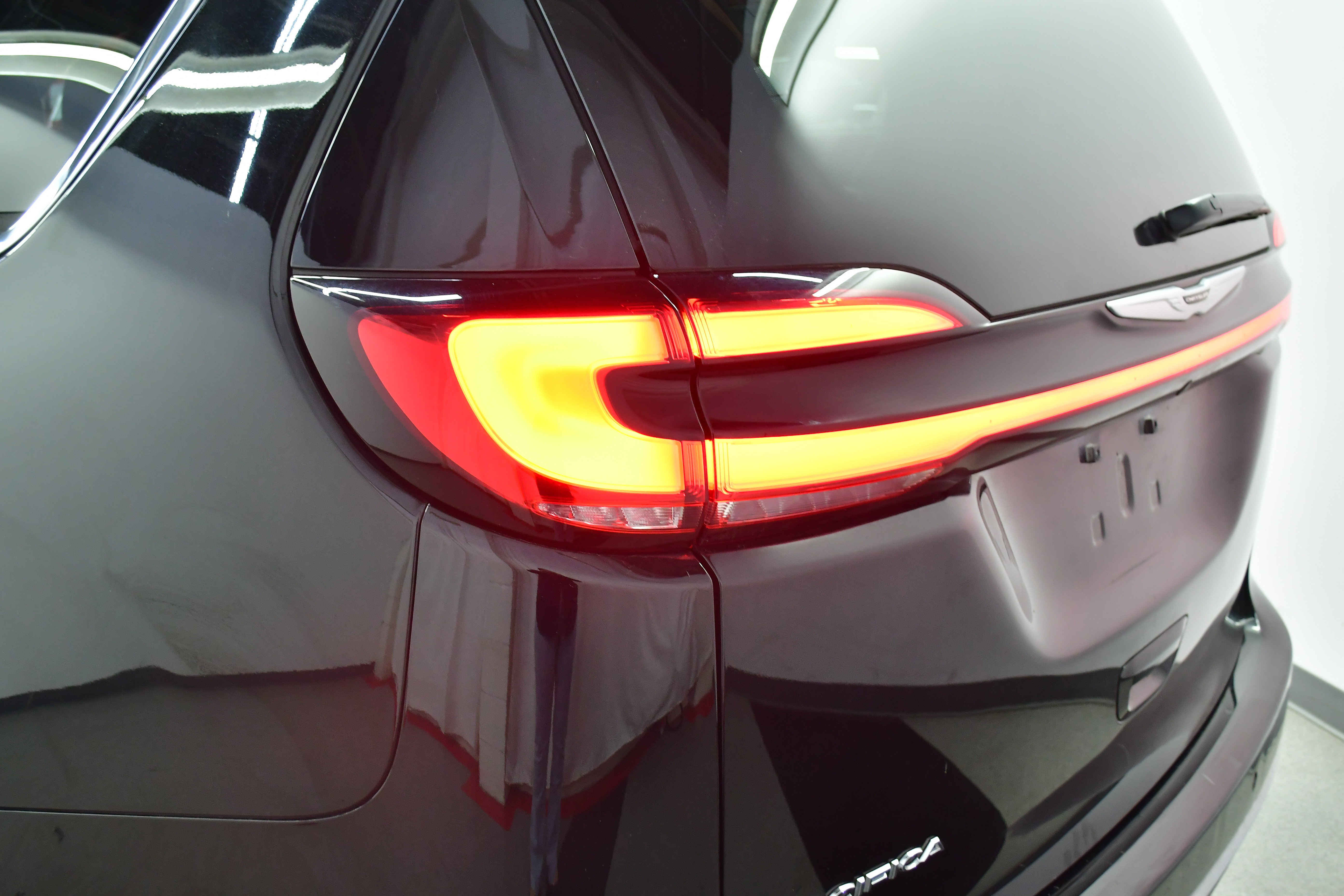 Used 2025 Chrysler Pacifica Select FWD image 34
