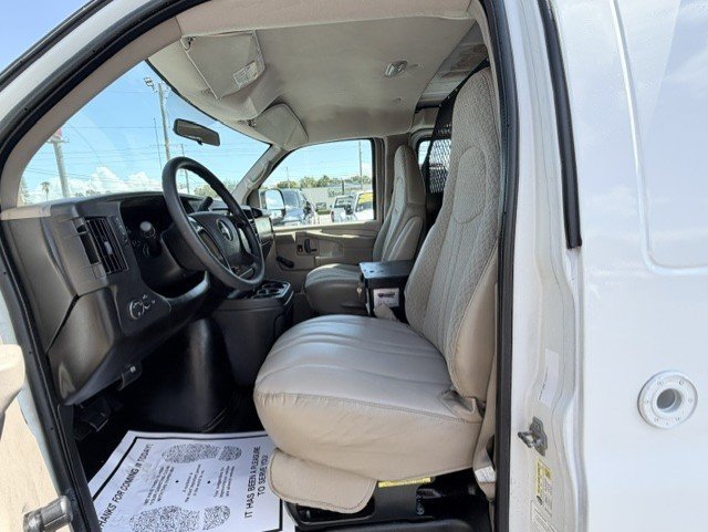 Used 2009 Chevrolet Express 2500 RWD image 16