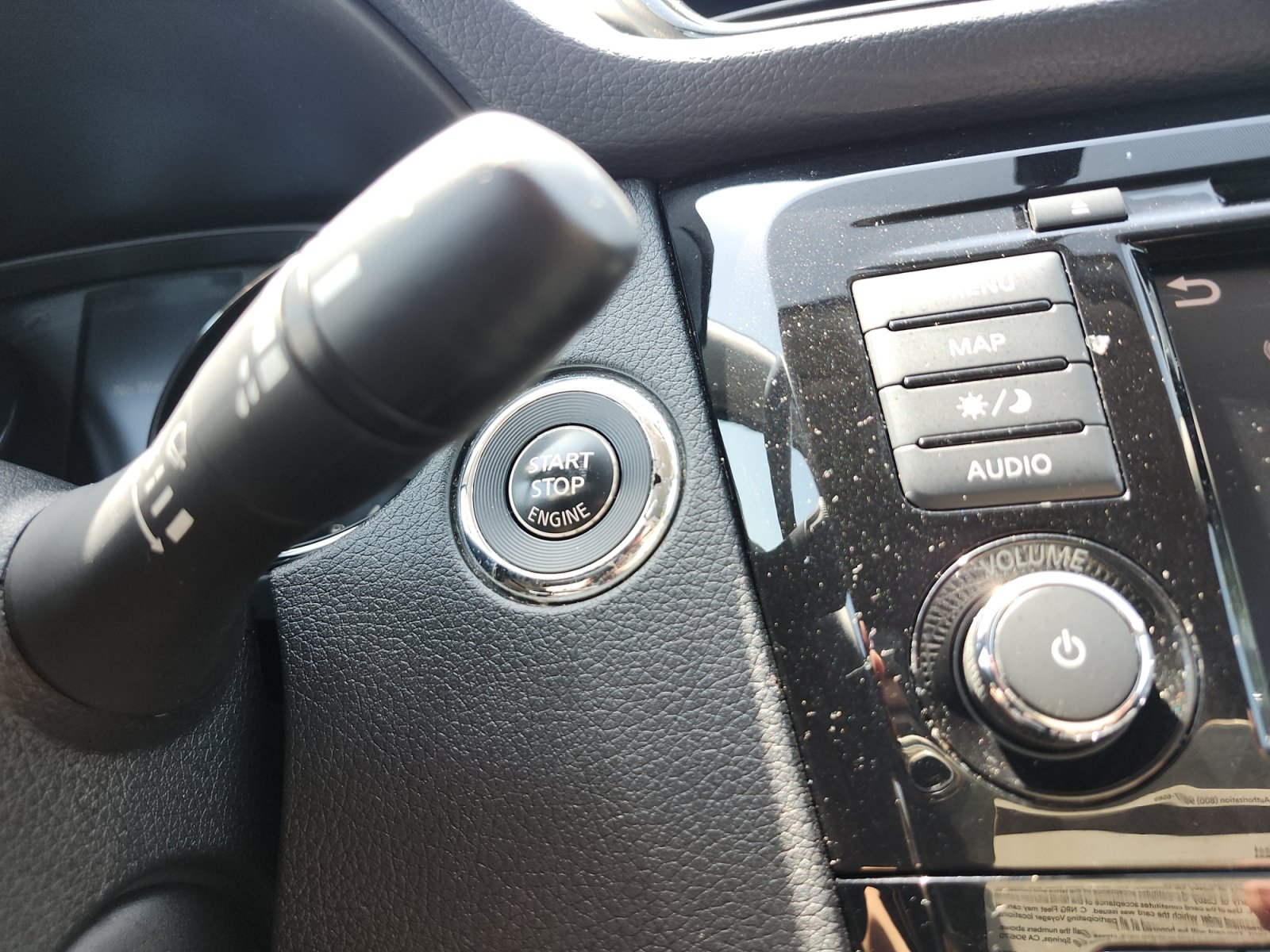 Used 2018 Nissan Rogue SV w/ Premium Package FWD image 20