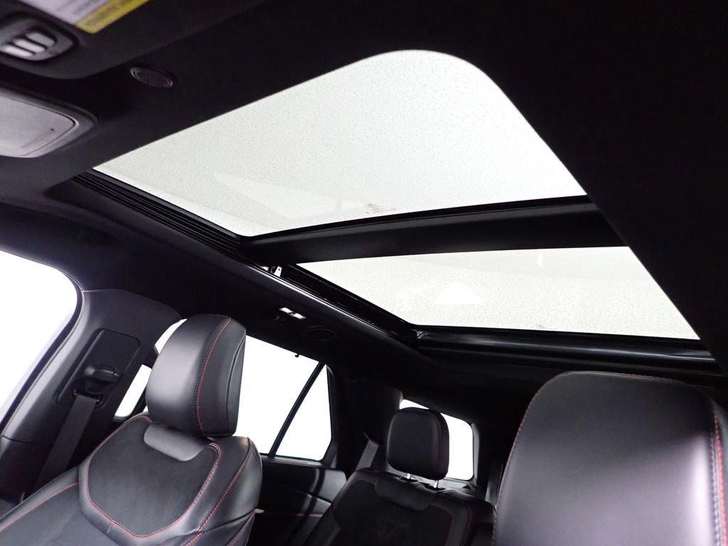 Used 2025 Ford Explorer ST image 35