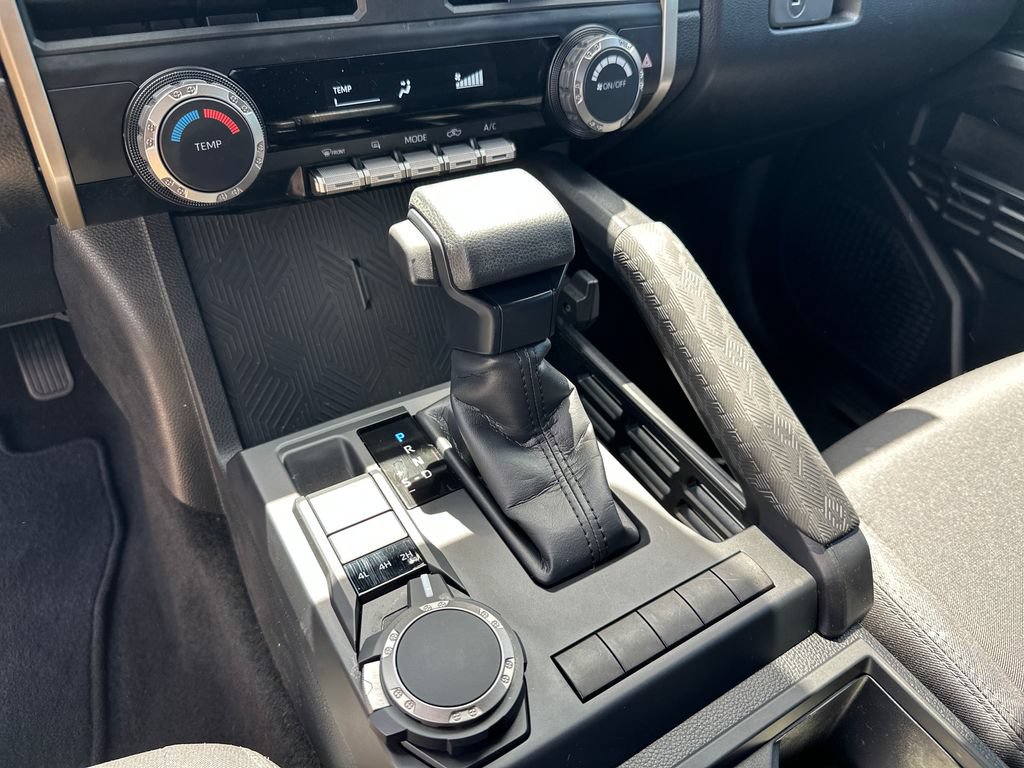 Used 2025 Toyota Tacoma SR AWD/4WD image 29
