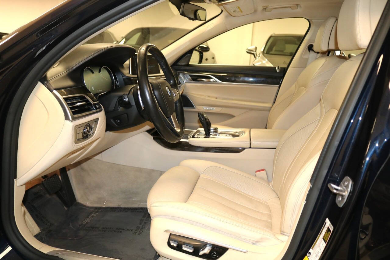 Used 2016 BMW 740i RWD image 13