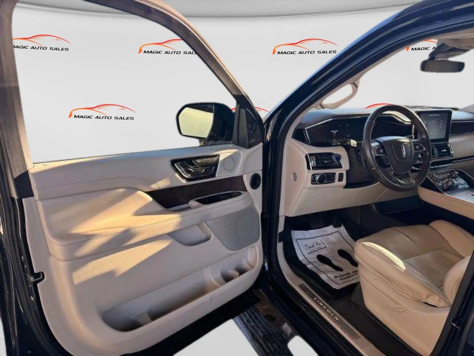 Used 2018 Lincoln Navigator L Reserve w/ Technology Package image 12